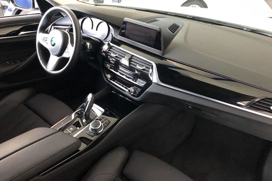 Продам BMW 520 I 2018 года в Киеве