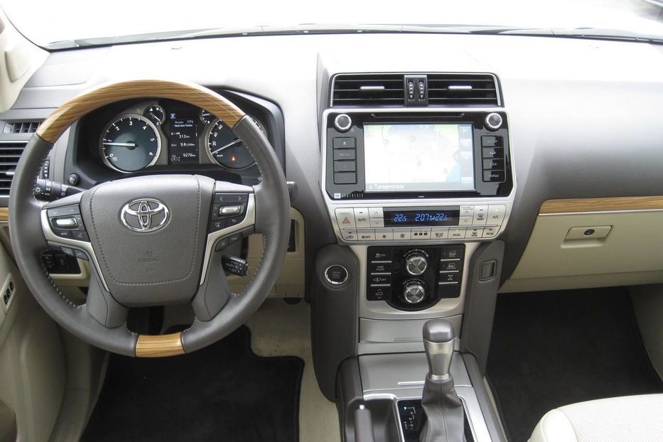 Продам Toyota Land Cruiser Prado 2019 года в Киеве