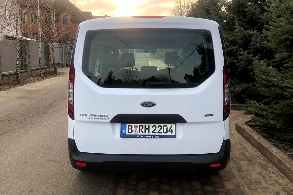 Продам Ford Tourneo Connect пасс. 2017 года в Киеве