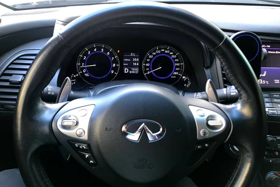 Продам Infiniti QX70 3.7 AWD Premium +NAVI 2013 года в Киеве