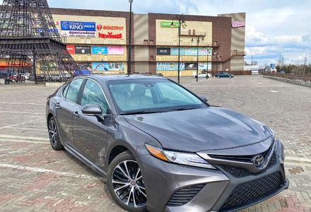 Продам Toyota Camry SE AWD 2020 года в Харькове