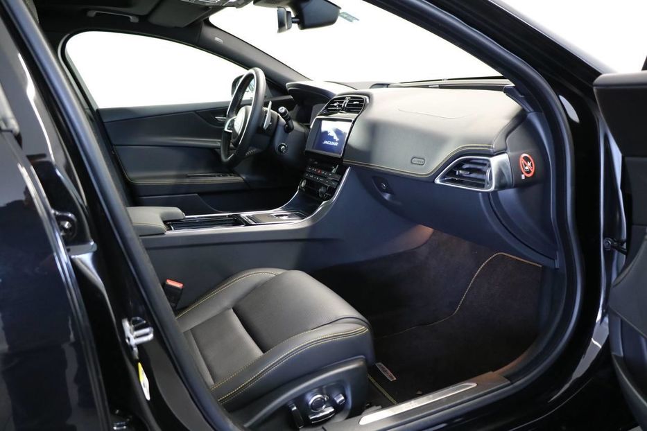 Продам Jaguar XE 2020 года в Киеве