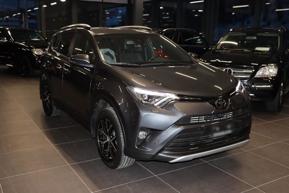 Продам Toyota Rav 4 2017 года в Киеве