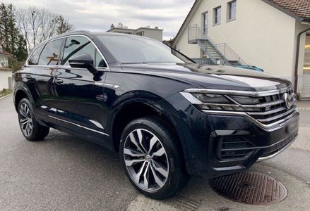 Продам Volkswagen Touareg 2019 года в Киеве