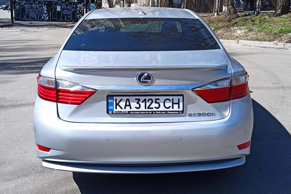 Продам Lexus ES 300 300H 2014 года в Киеве