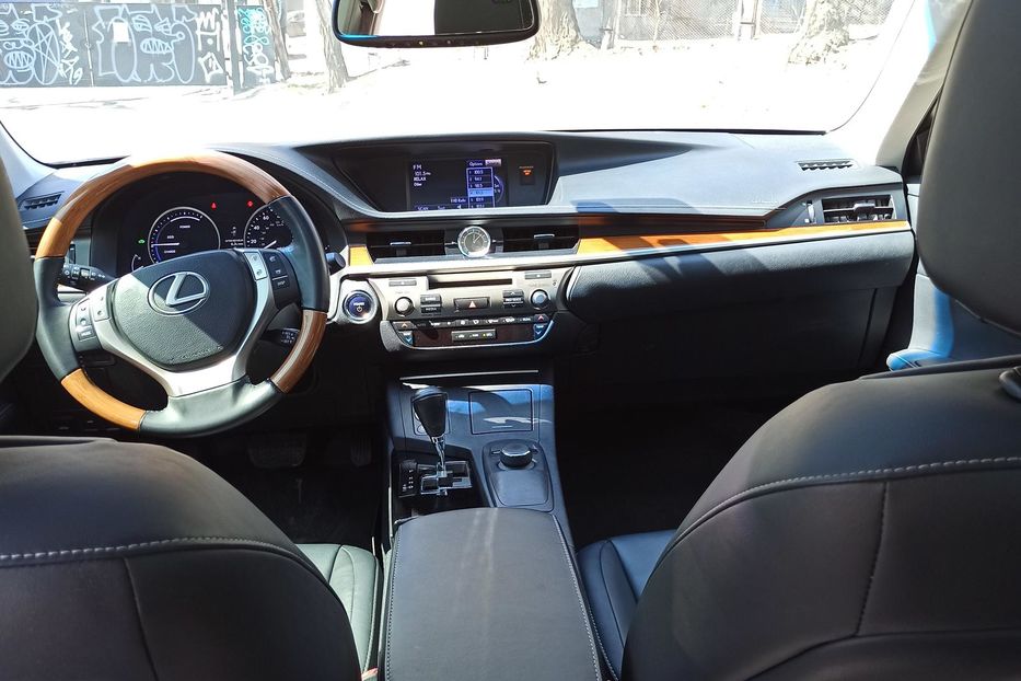 Продам Lexus ES 300 300H 2014 года в Киеве