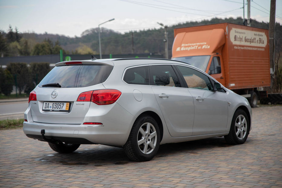 Продам Opel Astra J Sport Tourer 2014 года в г. Новояворовск, Львовская область