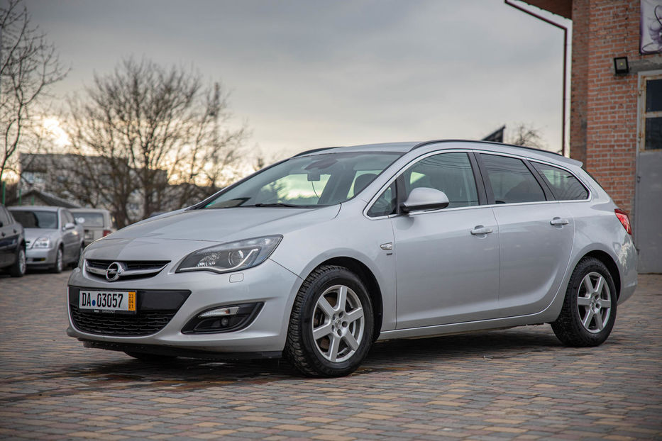 Продам Opel Astra J Sport Tourer 2014 года в г. Новояворовск, Львовская область