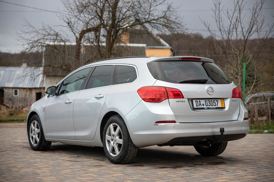 Продам Opel Astra J Sport Tourer 2014 года в г. Новояворовск, Львовская область