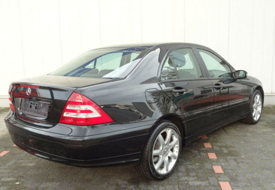 Продам Mercedes-Benz C-Class 2006 года в Черновцах