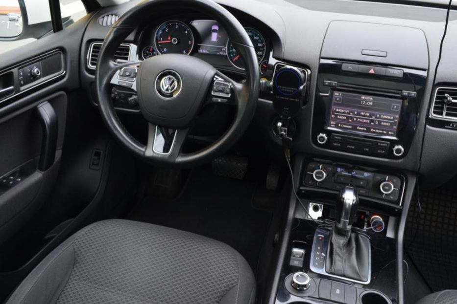 Продам Volkswagen Touareg 2011 года в Киеве