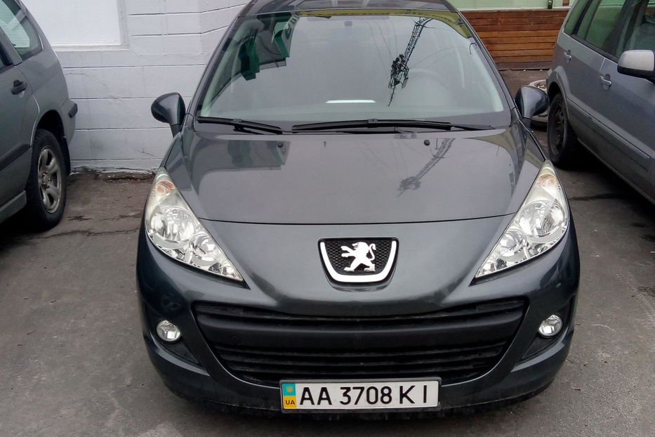 Продам Peugeot 207 2011 года в Киеве