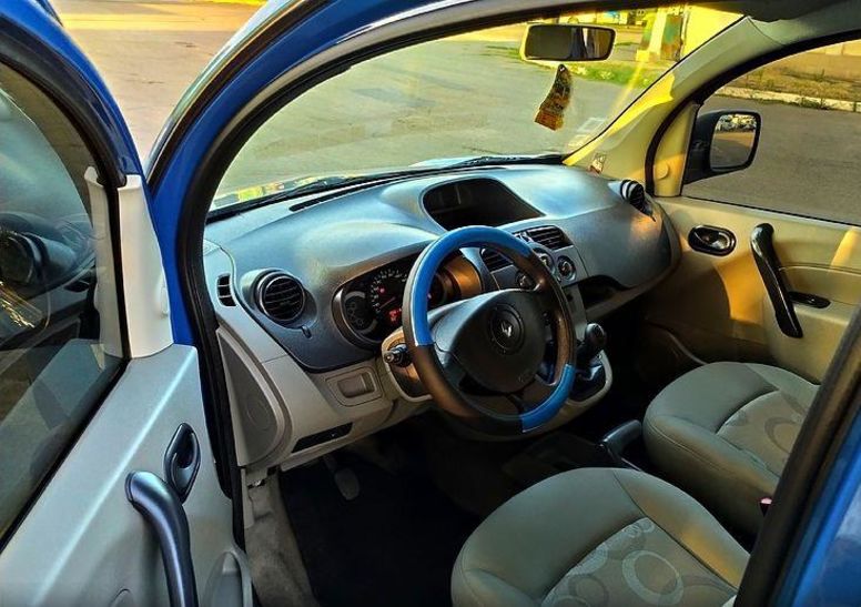 Продам Renault Kangoo пасс. 2009 года в г. Семеновка, Полтавская область