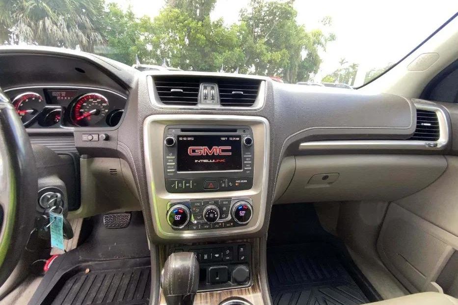 Продам GMC Acadia USA 2015 года в Киеве