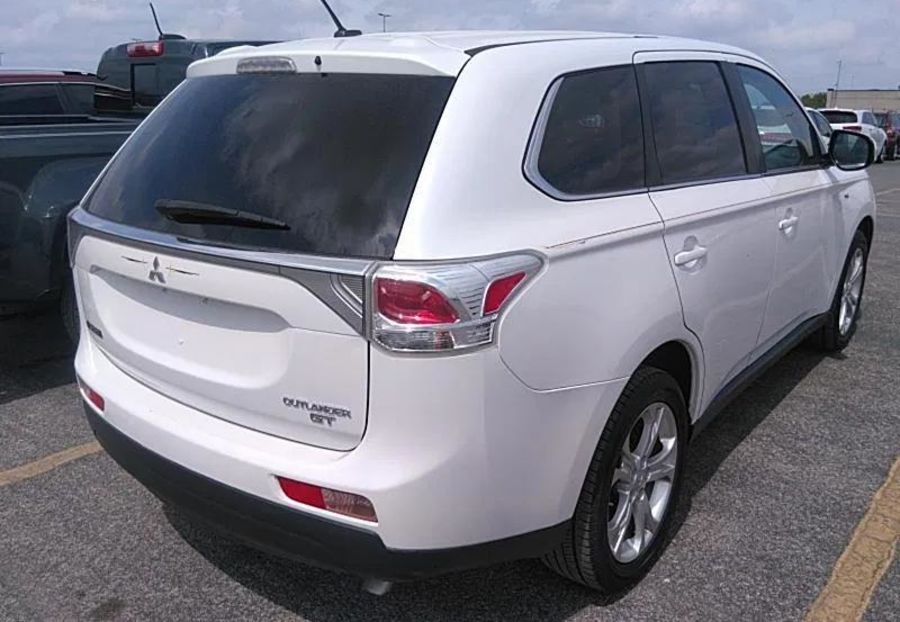 Продам Mitsubishi Outlander 2014 года в Киеве