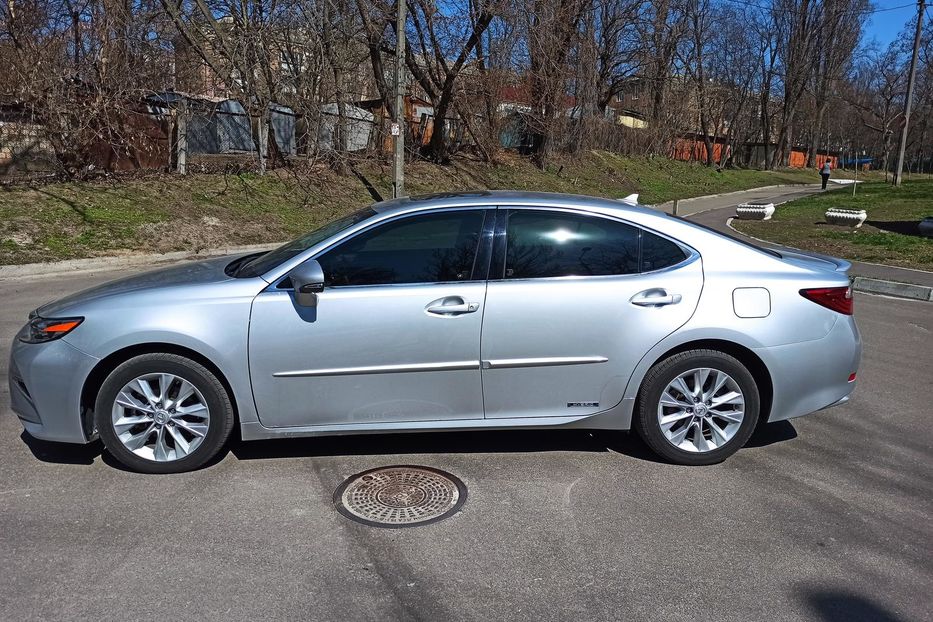 Продам Lexus ES 300 300H 2014 года в Киеве