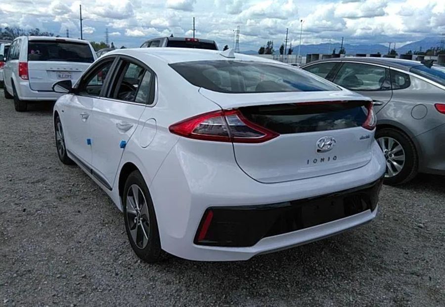 Продам Hyundai Ioniq 2019 года в Киеве