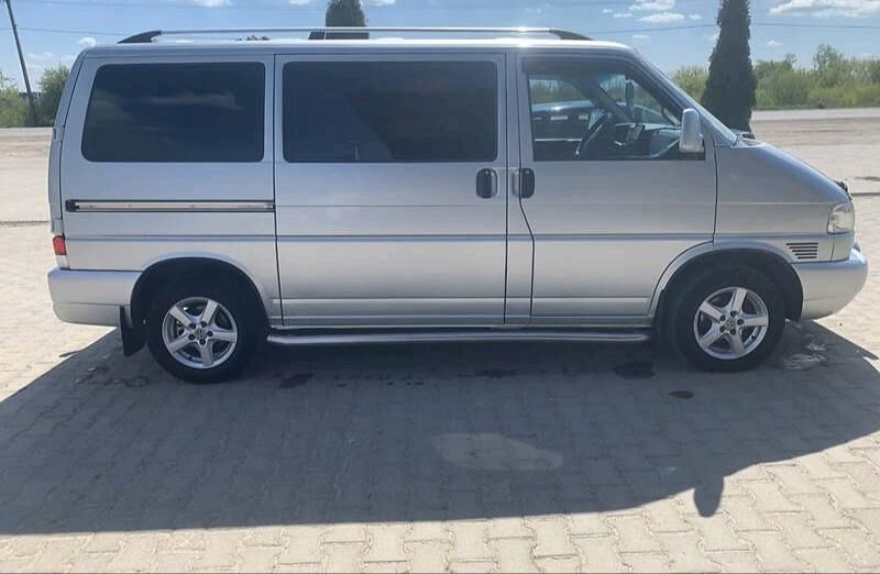 Продам Volkswagen T4 (Transporter) пасс. 2002 года в Киеве