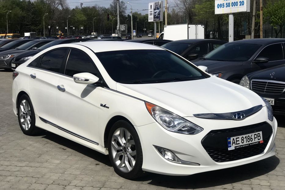 Продам Hyundai Sonata Hybrid YF 2013 года в Днепре