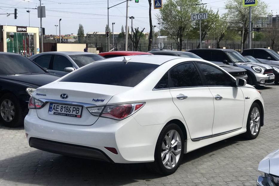 Продам Hyundai Sonata Hybrid YF 2013 года в Днепре