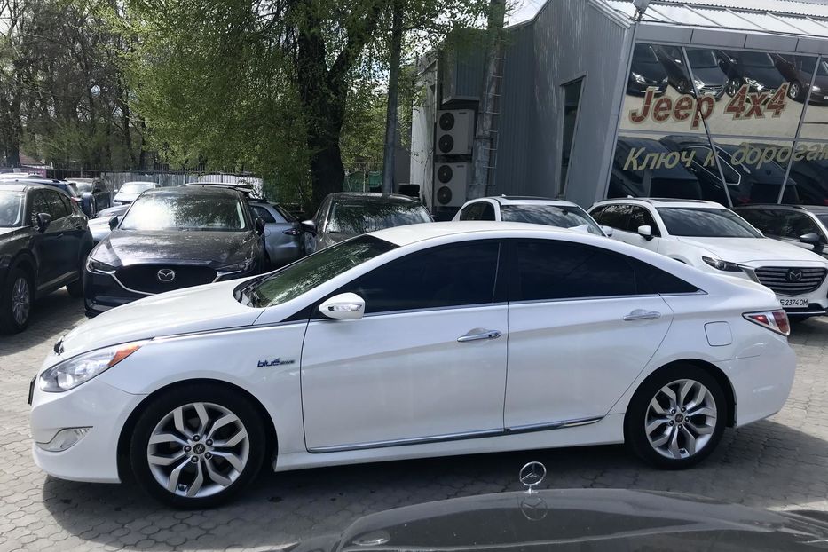 Продам Hyundai Sonata Hybrid YF 2013 года в Днепре