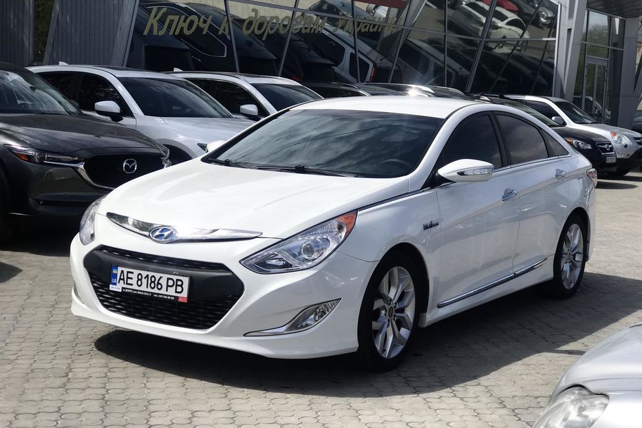 Продам Hyundai Sonata Hybrid YF 2013 года в Днепре