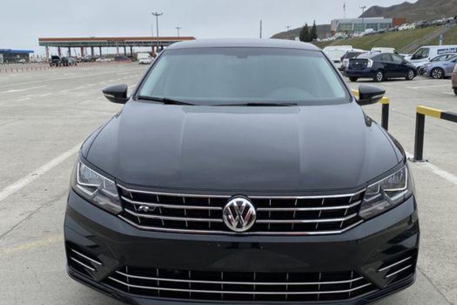 Продам Volkswagen Passat B8 R-LINE 2018 года в Киеве