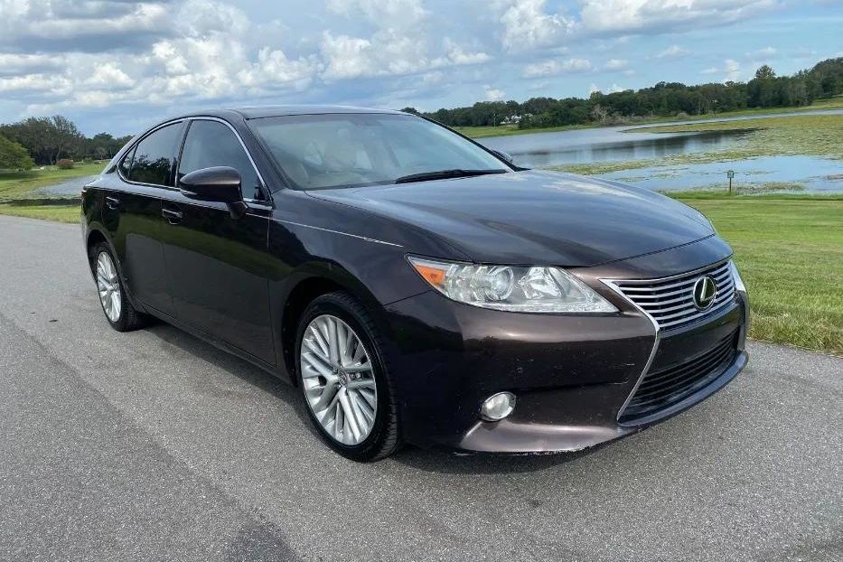 Продам Lexus ES 350 2013 года в Киеве