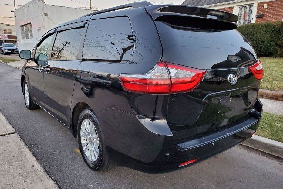 Продам Toyota Sienna 2016 года в Киеве