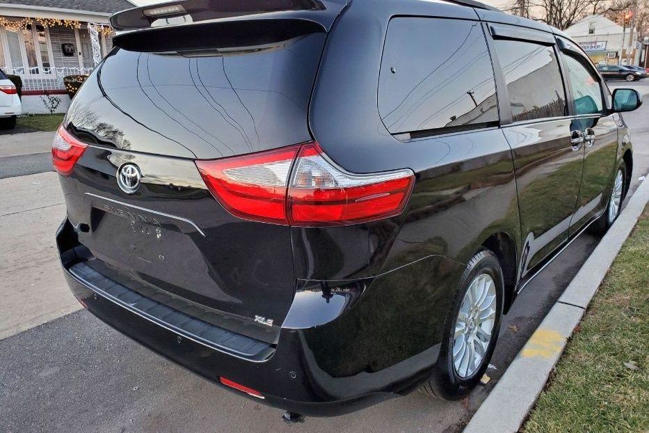 Продам Toyota Sienna 2016 года в Киеве