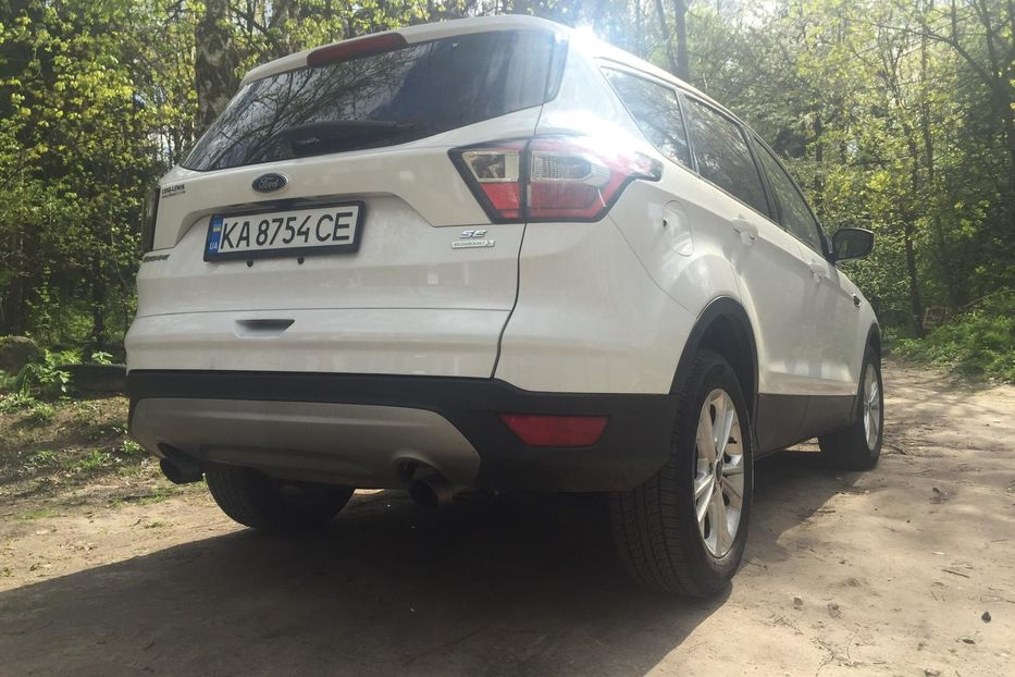 Продам Ford Escape EcoBoost 2017 года в Киеве