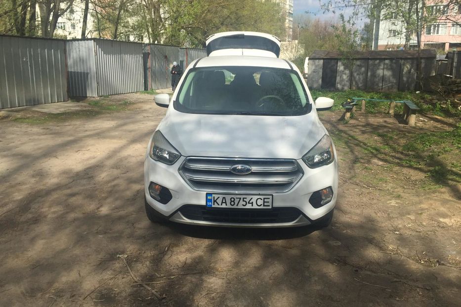 Продам Ford Escape EcoBoost 2017 года в Киеве