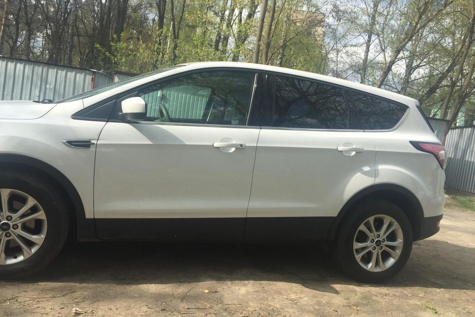 Продам Ford Escape EcoBoost 2017 года в Киеве