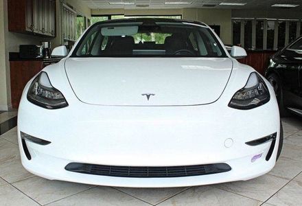 Продам Tesla Model 3 2018 года в Киеве