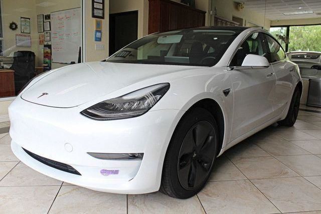 Продам Tesla Model 3 2018 года в Киеве