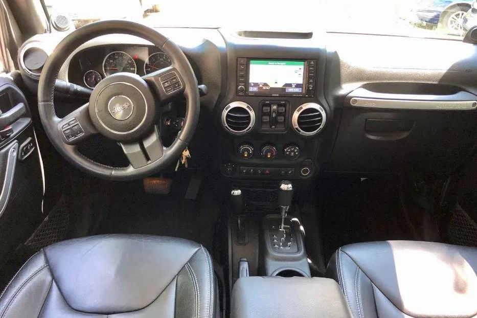 Продам Jeep Wrangler 2013 года в Киеве