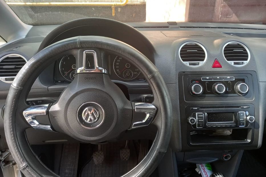 Продам Volkswagen Caddy пасс. 2011 года в Киеве