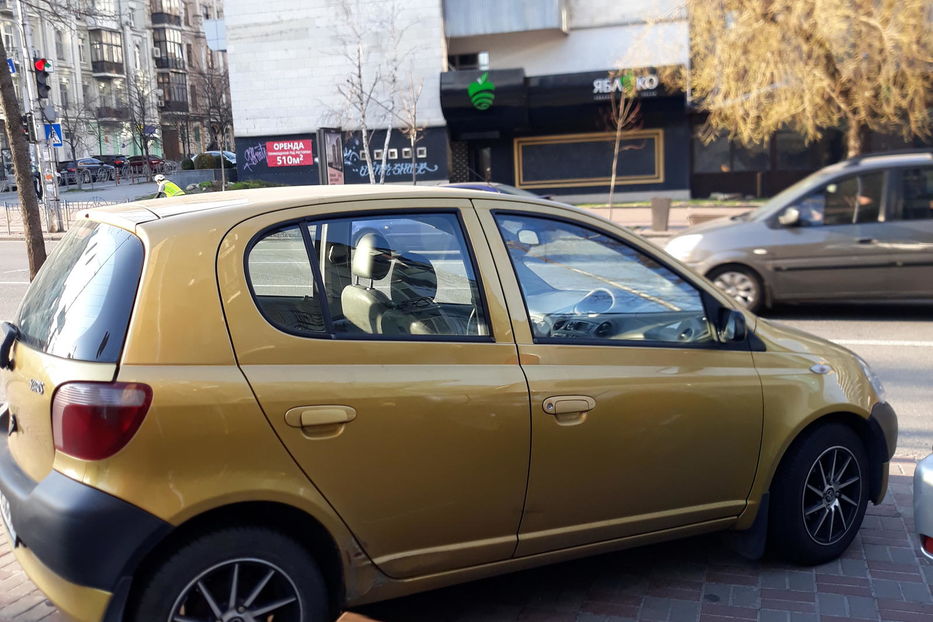 Продам Toyota Yaris 2000 года в Киеве