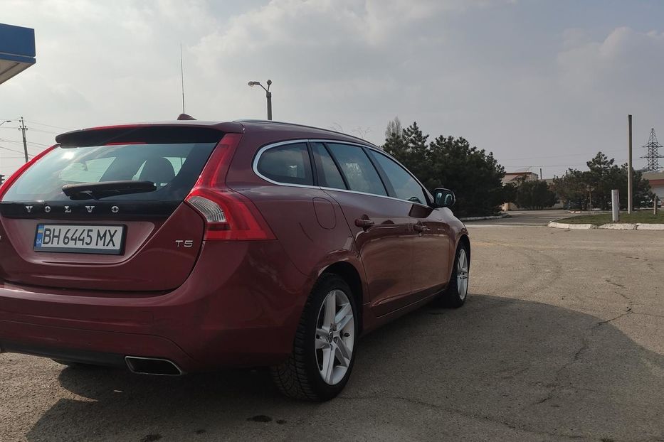 Продам Volvo V60 2014 года в Одессе