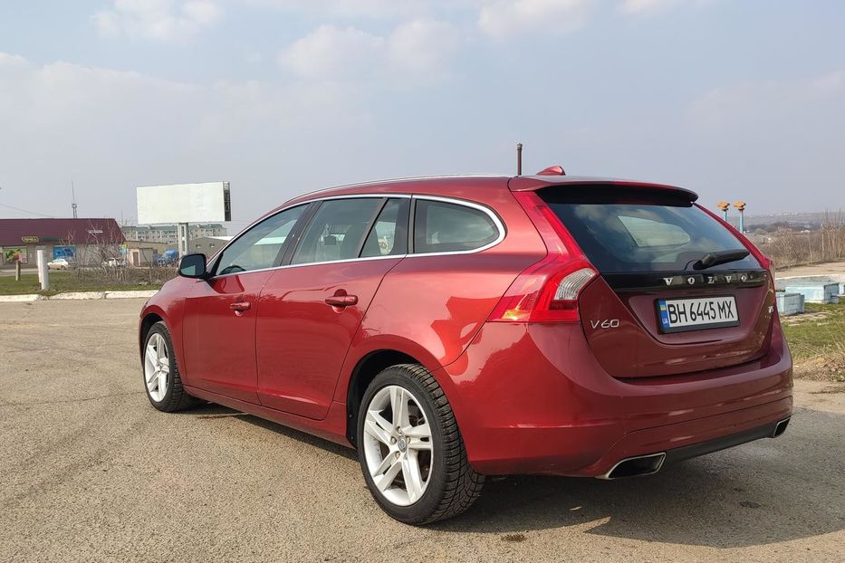 Продам Volvo V60 2014 года в Одессе