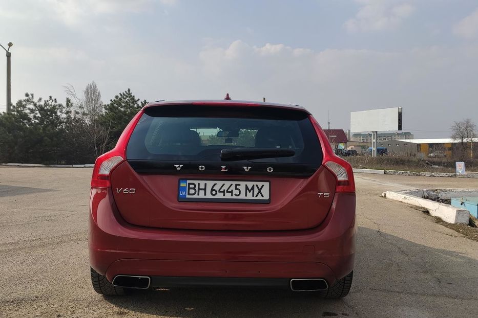 Продам Volvo V60 2014 года в Одессе