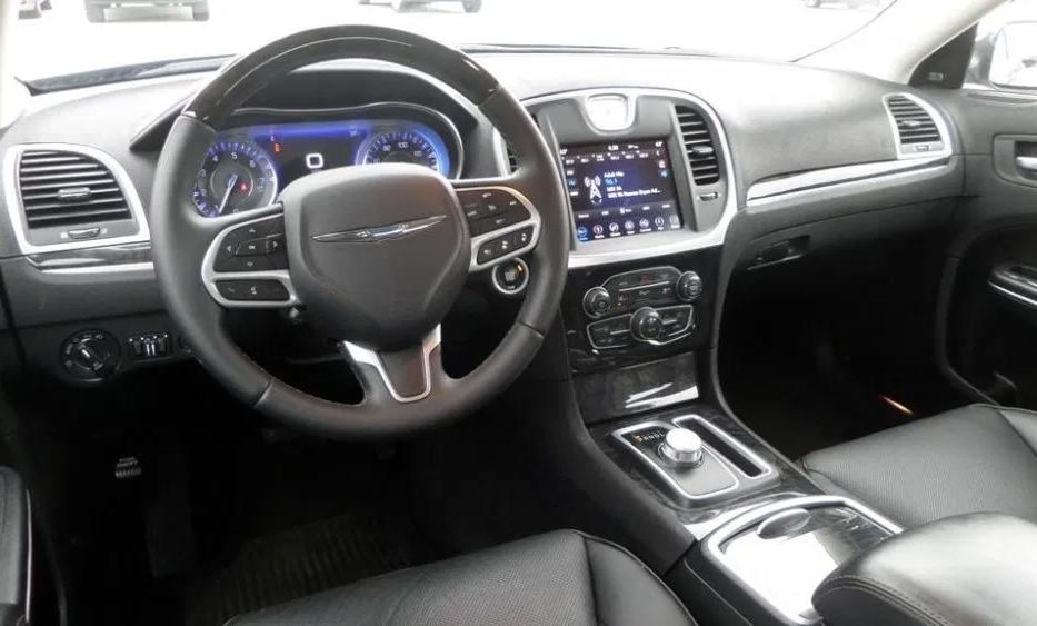 Продам Chrysler 300 C 2017 года в Киеве