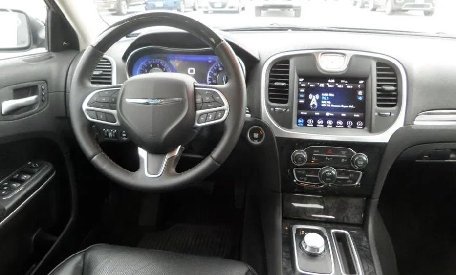 Продам Chrysler 300 C 2017 года в Киеве