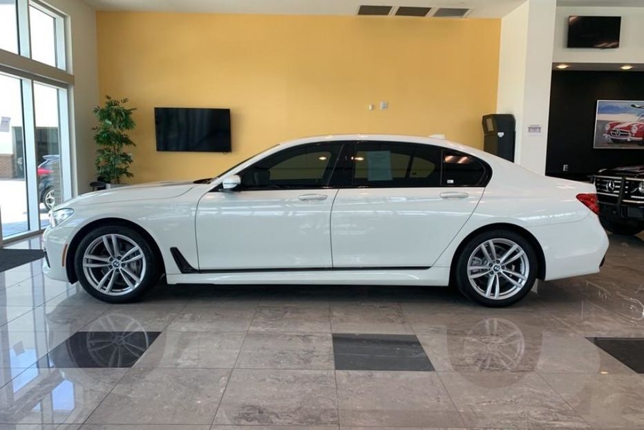 Продам BMW 740 2018 года в Киеве