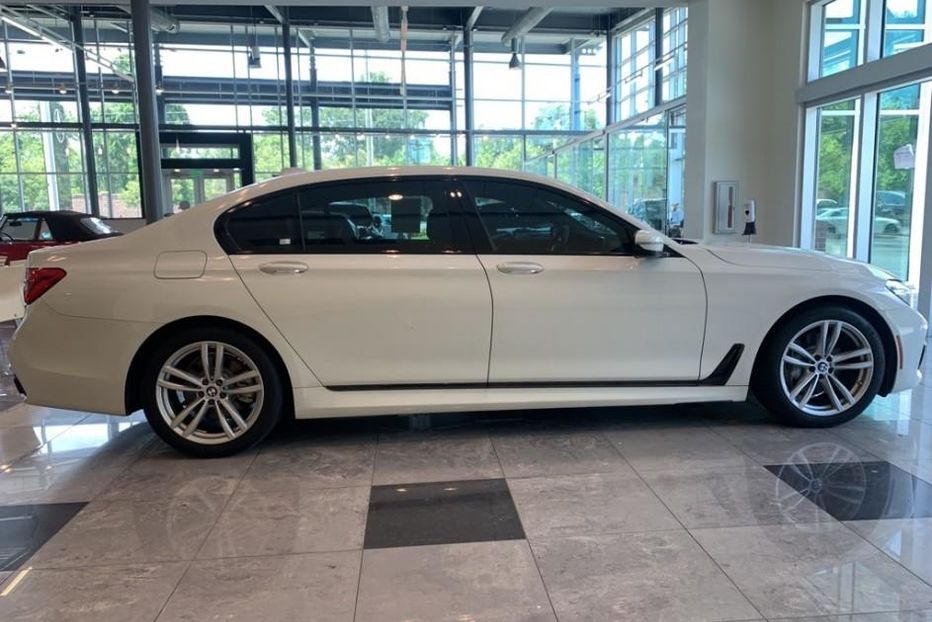 Продам BMW 740 2018 года в Киеве