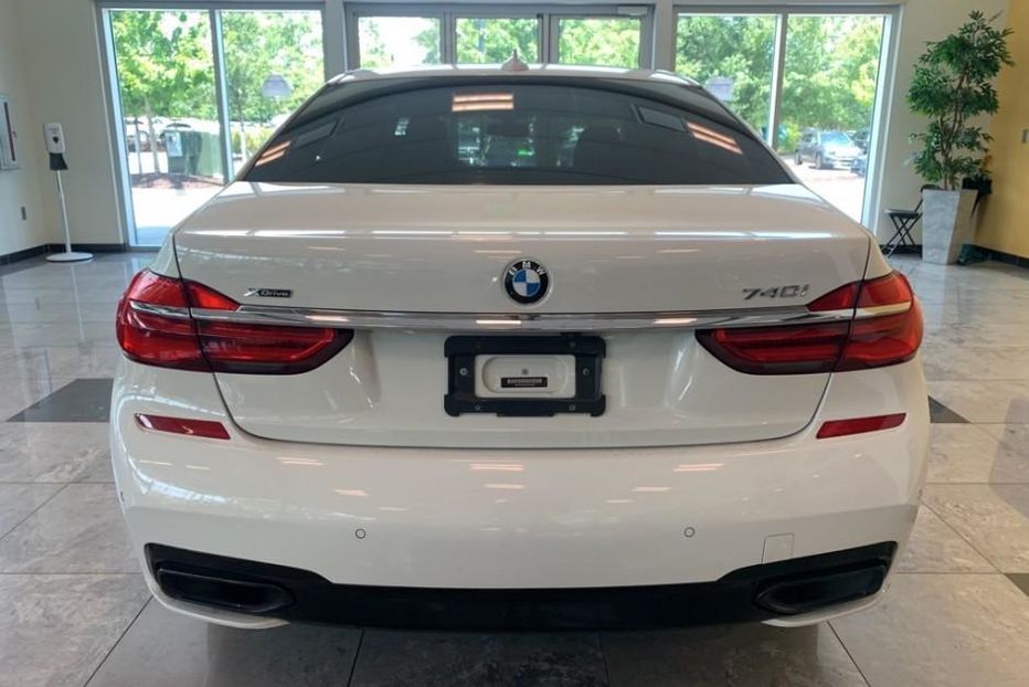 Продам BMW 740 2018 года в Киеве