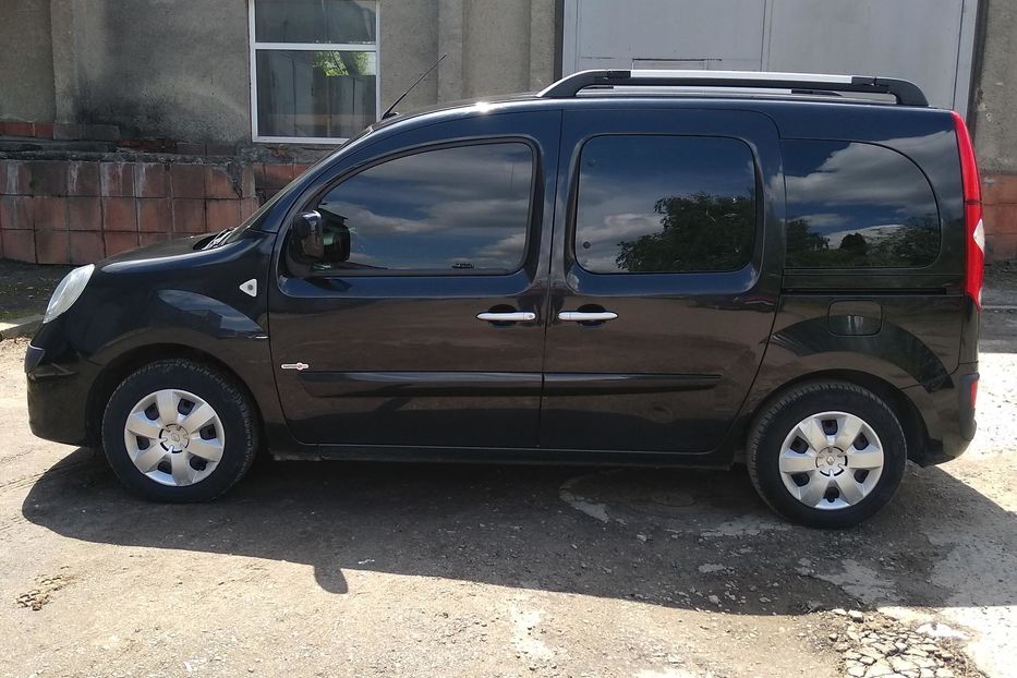 Продам Renault Kangoo пасс. Family 2012 года в Львове