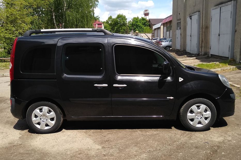 Продам Renault Kangoo пасс. Family 2012 года в Львове