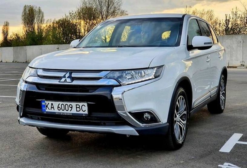 Продам Mitsubishi Outlander 2016 года в Киеве