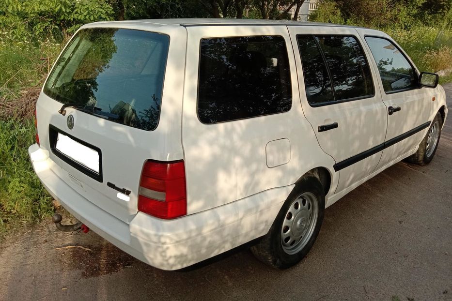 Продам Volkswagen Golf III 1,8 см. 1996 года в Киеве